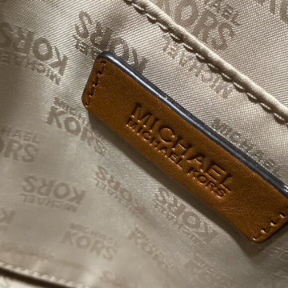 Micheal Kohrs Purse - Picture 4 of 4